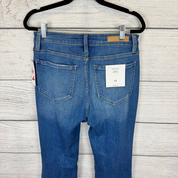 Cello Juniors High Rise Distressed Skinny Flare Boho Rodeo Jeans Size 11 - Picture 3 of 11